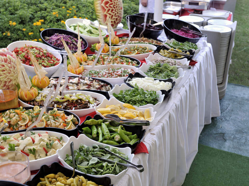 The Benefits of a Buffet-Style Wedding Reception
